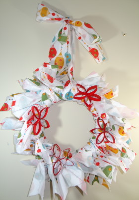 pool-noodle-wreath-finished